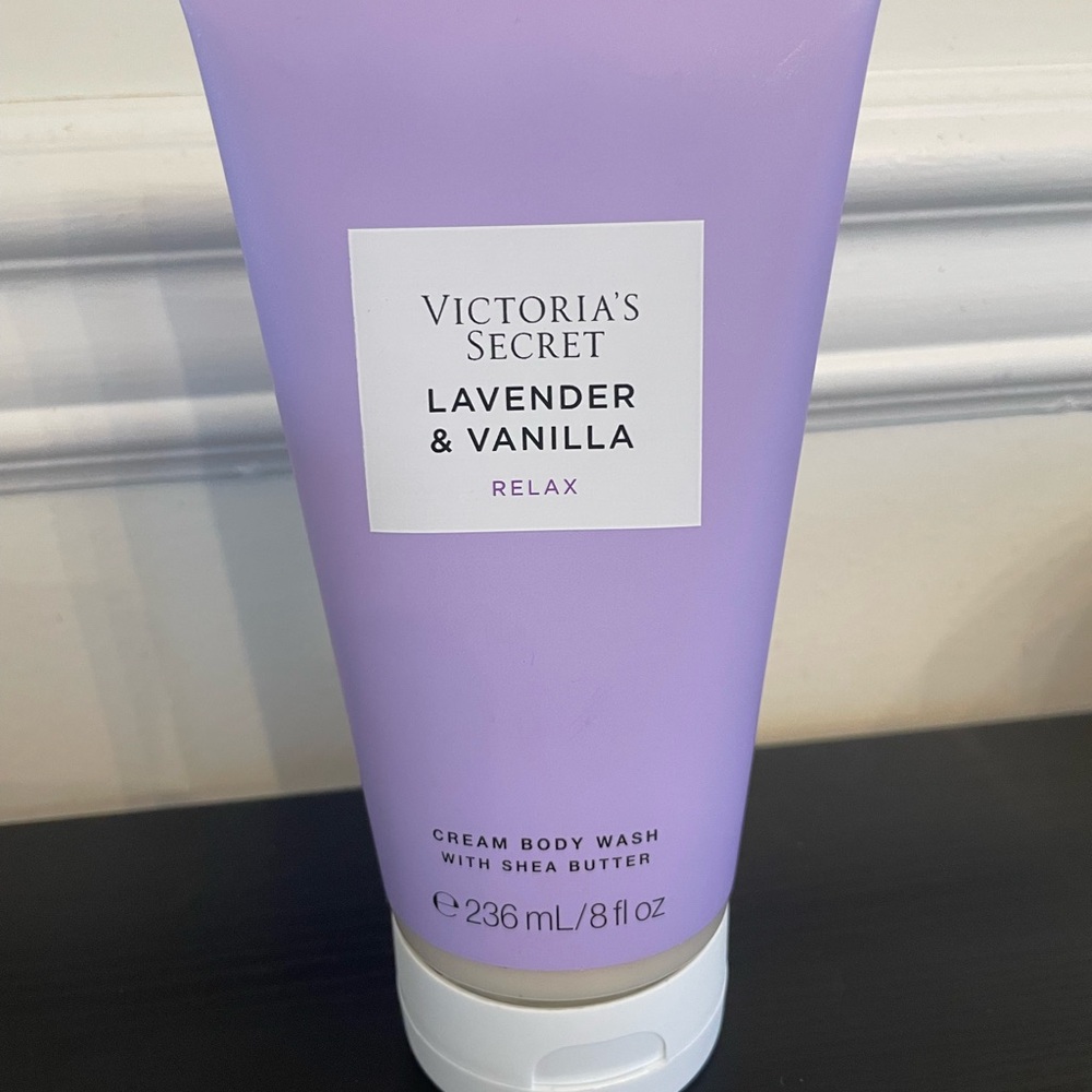 BAGGU Bundle Pouch and 3-Piece Victoria’s Secret Relax Lavender Vanilla Body Set - Picture 14 of 16